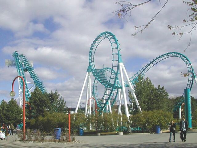 File:Boomerang La Ronde.jpg
