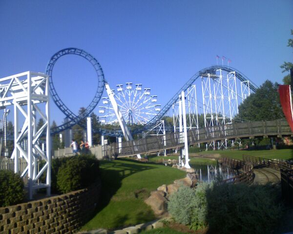 File:Corkscrew (Valleyfair) loop.jpg