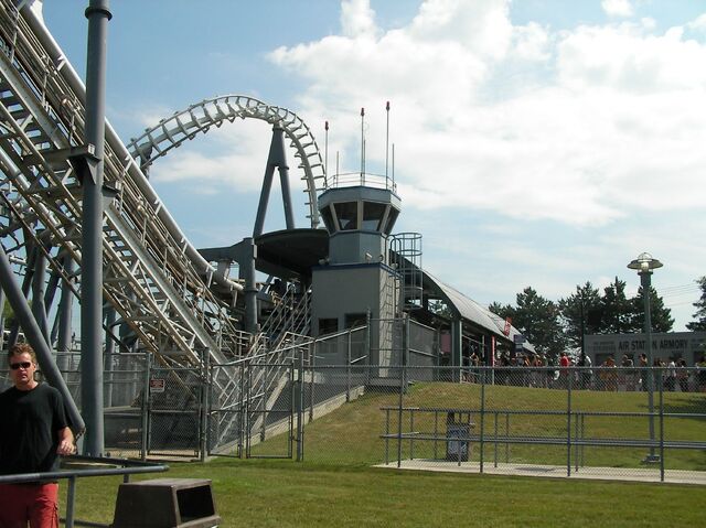File:Top Gun at Wonderland.jpg