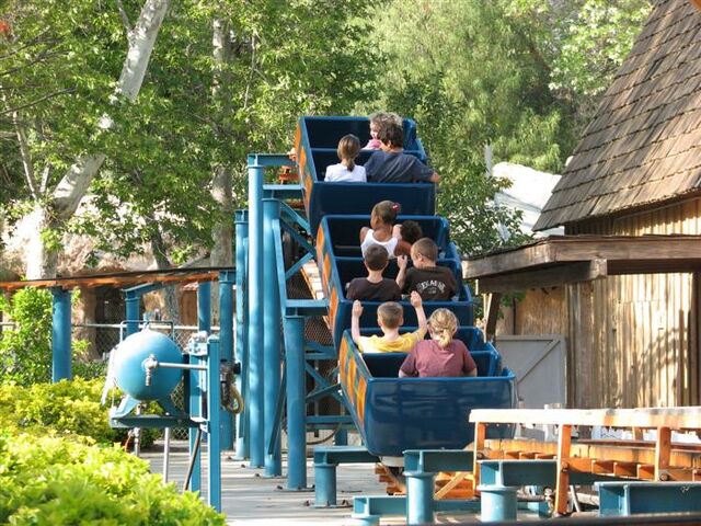 File:Goliath Jr. train.jpg
