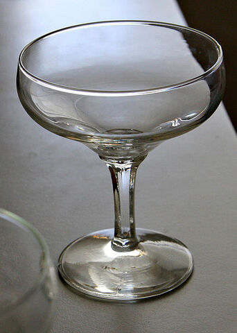 File:427px-Glass02.jpg