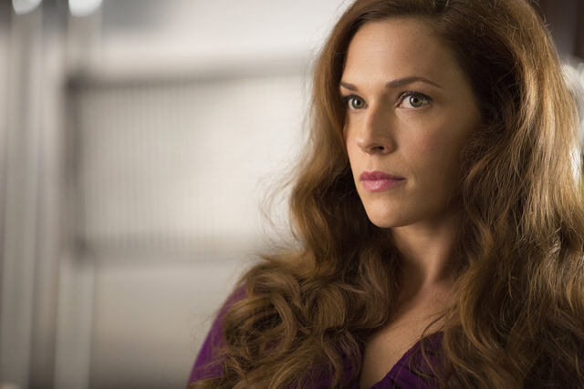 File:Amanda Righetti Free Radicals.jpg