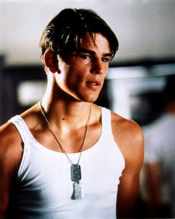 Capt-Danny-Walker-josh-hartnett-19656375-360-450