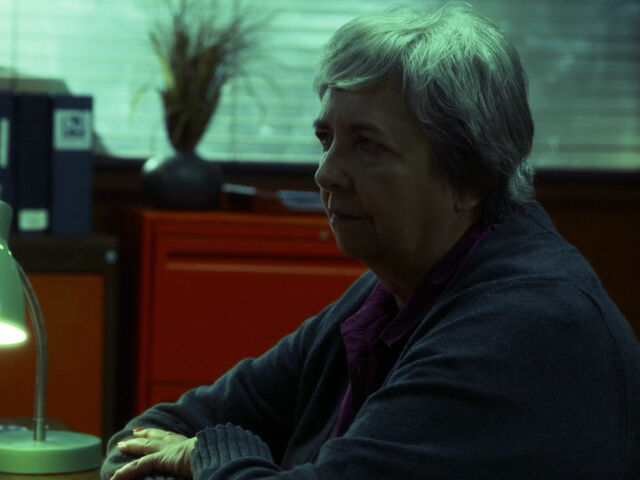 File:5x03-Rhonda suspicious.jpg