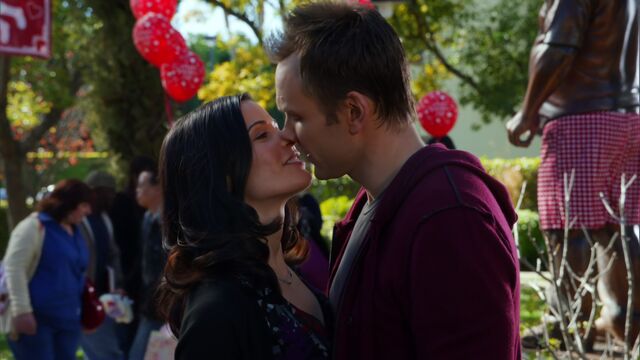 File:S01E16-Jeff and Slater kiss.jpg