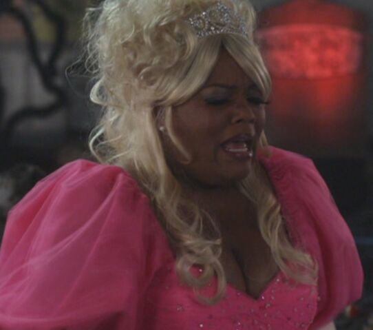 File:S02E06-Shirley as Glenda.jpg