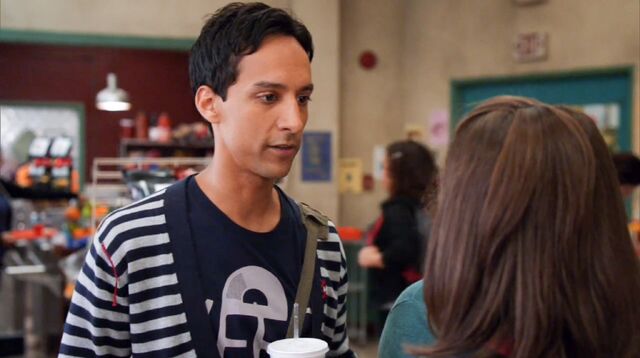 File:1x4 Annie and Abed2.jpg