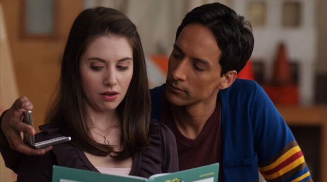 File:1x17 Annie and Abed3.jpg