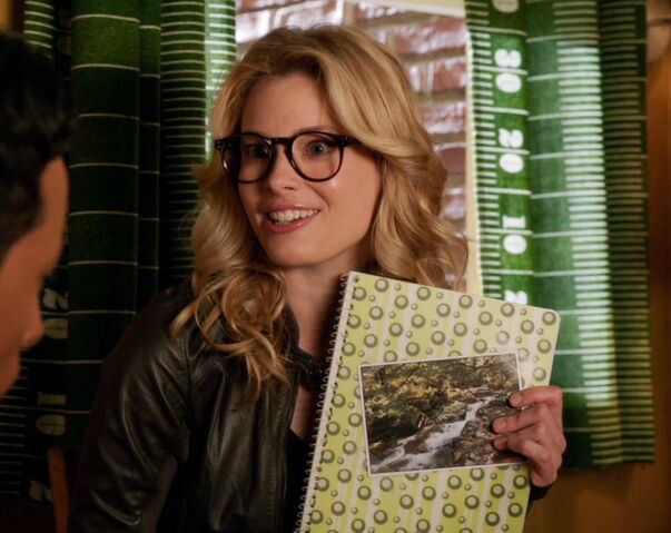 File:4x1 Britta glasses4.jpg