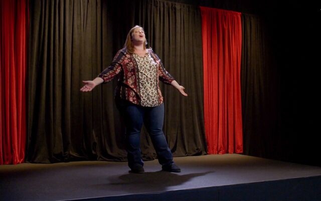 File:Vicki performing.jpg