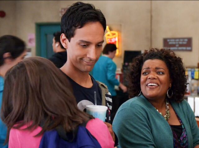 File:1x4 Annie and Abed5.jpg