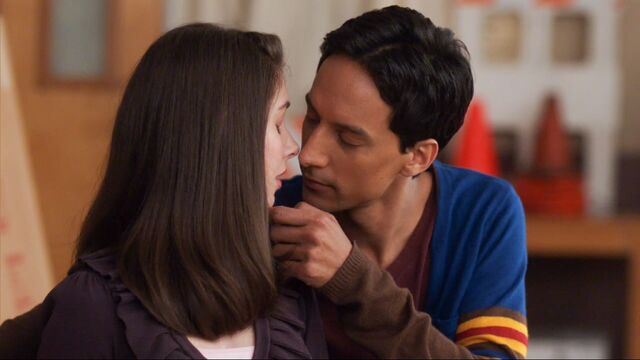 File:1x17 Annie and Abed6.jpg