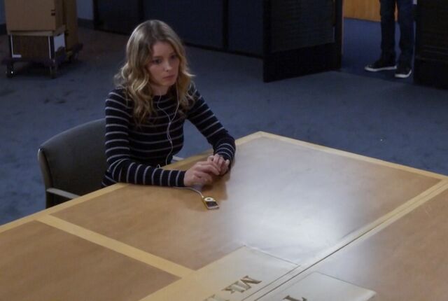 File:5x12 Britta listening to the iPod.jpg
