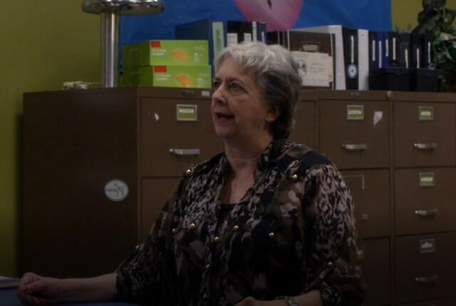 File:S05E01-Rhonda greets Jeff.jpg