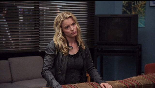 File:2x1 Britta couch.jpg