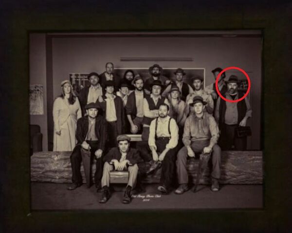 File:S05E07-Old Timey Photo Club4.jpg