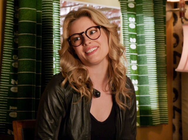 File:4x1 Britta glasses3.jpg