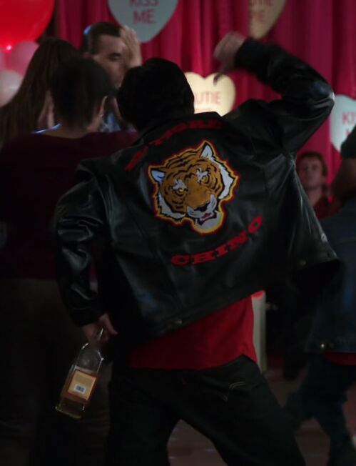 File:S01E16-El Tigre jacket.jpg