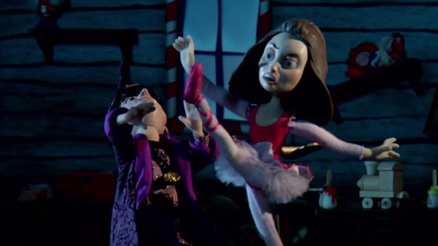 File:S02E11-Ballerannie kicking Wizard.jpg