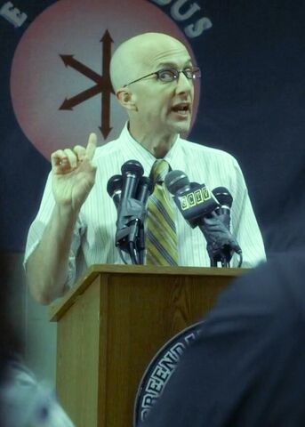 File:Pelton Season Five.jpg