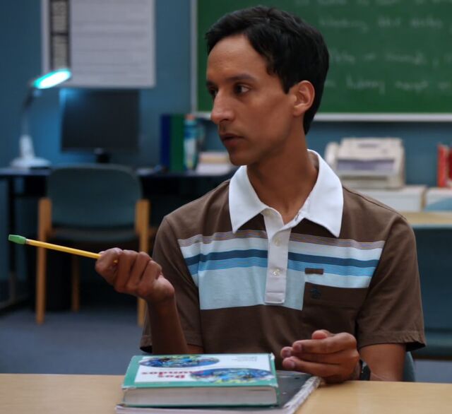 File:1x5 Abed pencil point.jpg