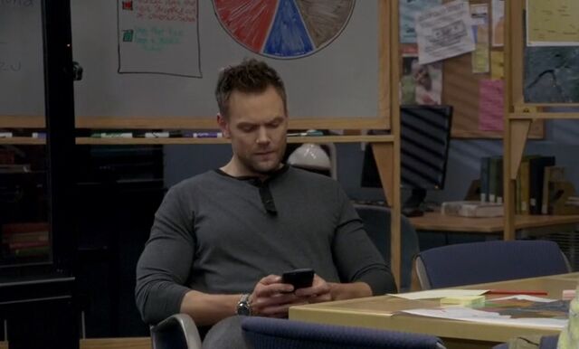 File:S06E03-Jeff texting in situation room.jpg