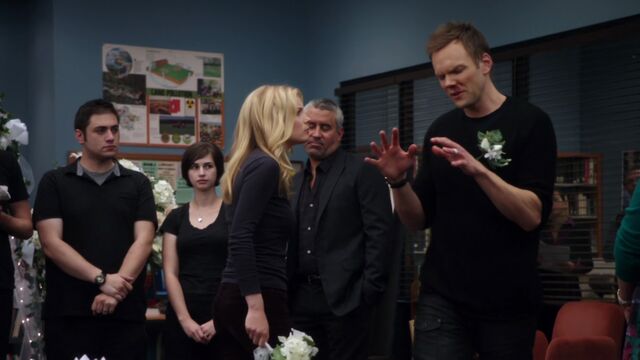 File:S02E01-Wedding-Jeff Britta Linda Greene.jpg