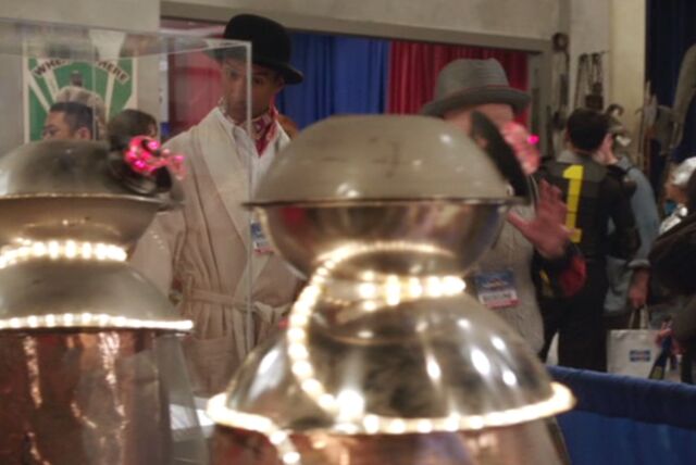 File:S04E03-Blorgons at InSpecTiCon.jpg