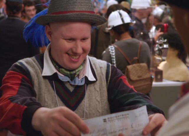 File:S04E03-Toby pays Abed back.jpg