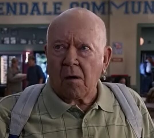 File:S05E02-Leonard with earring.jpg