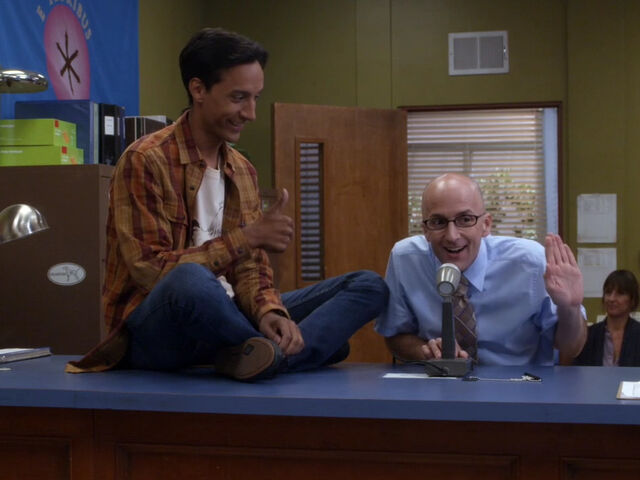 File:5x05-Abed Pelton announcement.jpg