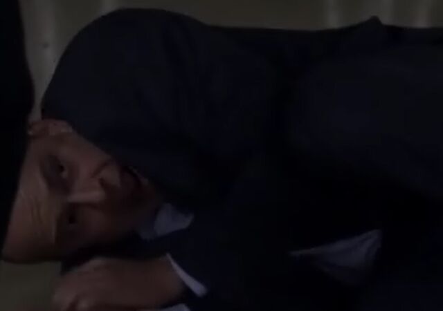 File:S05E01-Jeff beats Alan.jpg