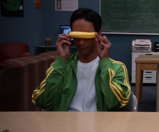 File:S01E25-Abed-Banana Levar Burton.jpg