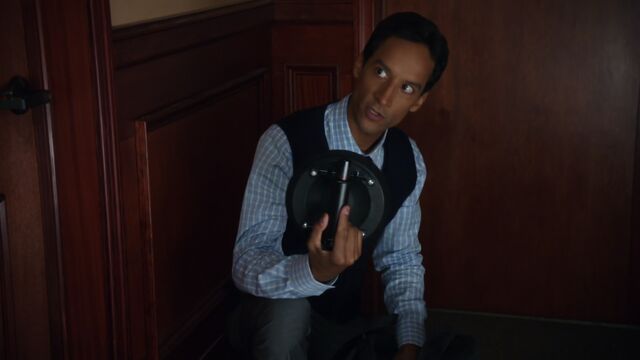 File:2x2 Abed suction cups.jpg