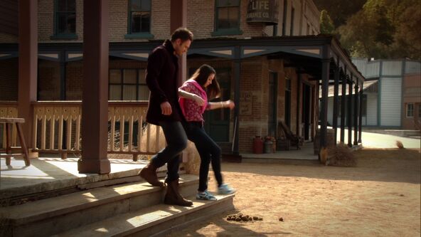 File:2X22 Jeff Annie dog poop.jpg