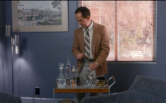 File:Teachers' lounge bar.jpg