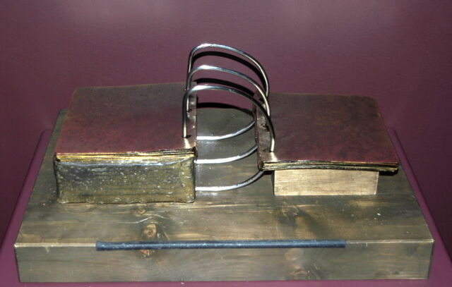 Ficheiro:GoldenPlates.jpg