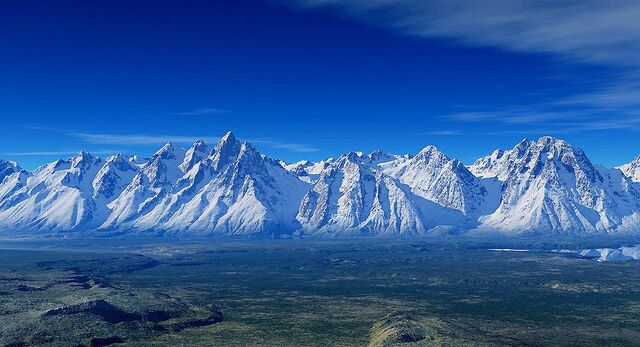 File:WhiteWolfMountains.jpg