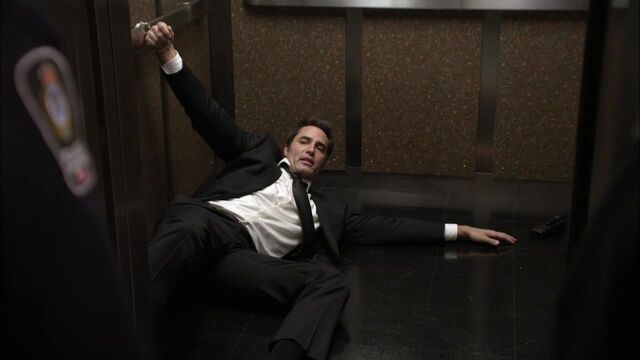 File:1x02 cuffed to an elevator.jpg