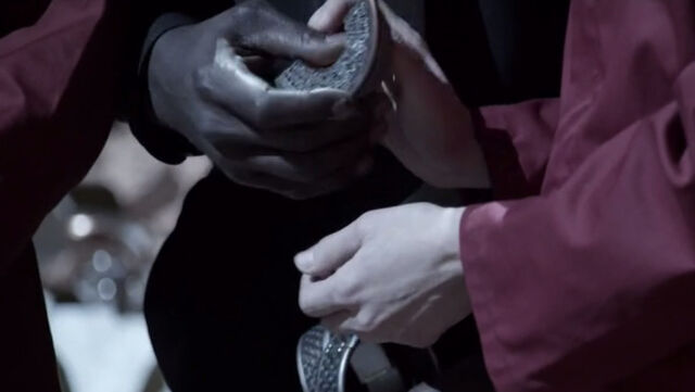 File:1x01 inside job.jpg