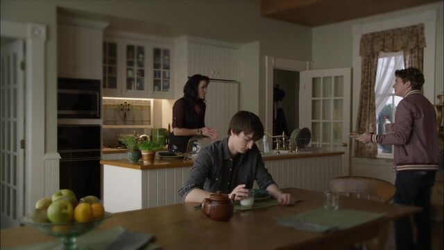 File:1x02 family huh.jpg