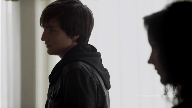 File:1x01 Julian 01.png