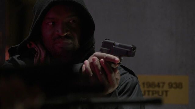 File:1x02 trav gun.jpg