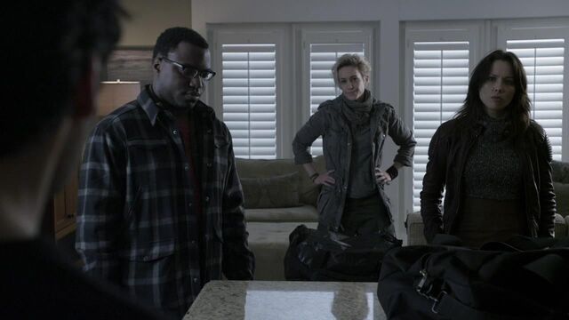 File:1x02 looks again.jpg