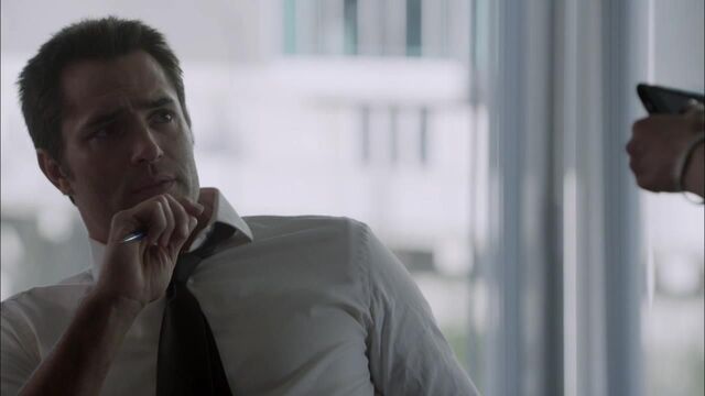 File:1x02 frustrated carlos.jpg