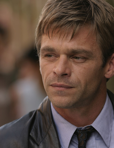 File:Cast IanTracey 01.png