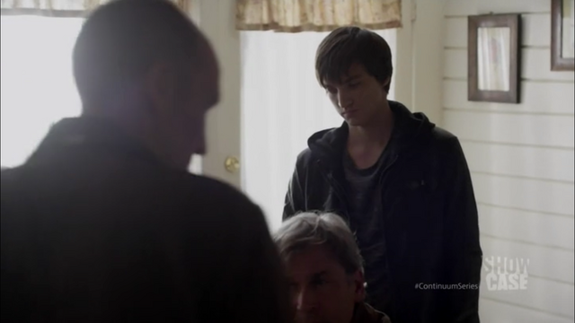 File:1x01 Julian 02.png