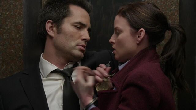 File:1x02 electrocuted.jpg