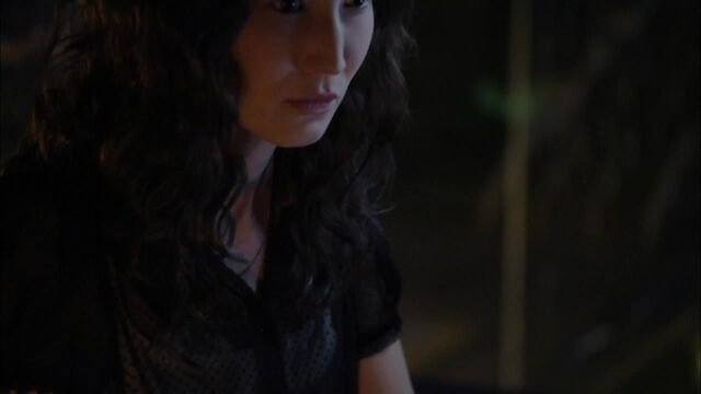 File:1x02 betty hacking.jpg