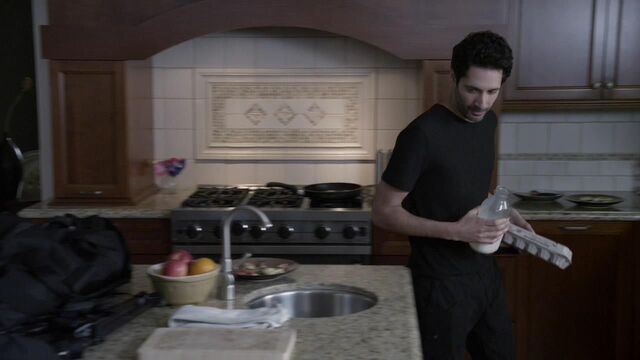 File:1x02 staying.jpg